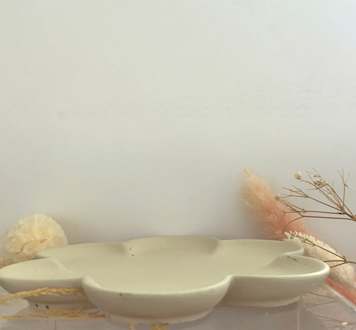 Daisy Dish (Black, White & Stone)