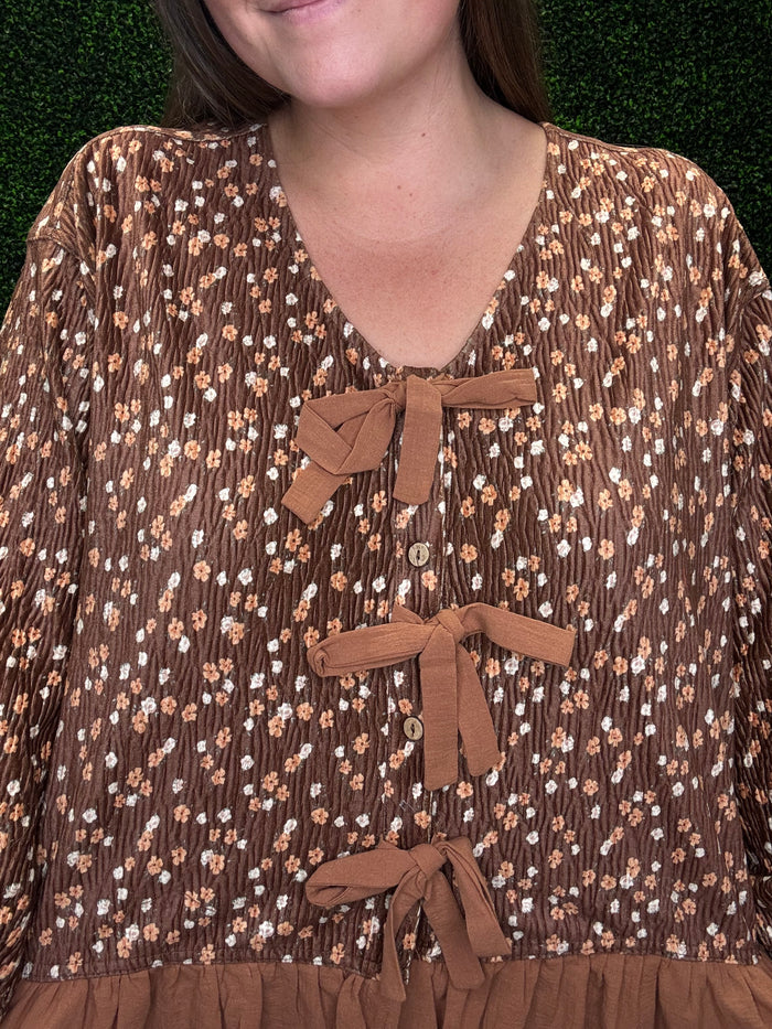 Easel Velvet Bow Front Top