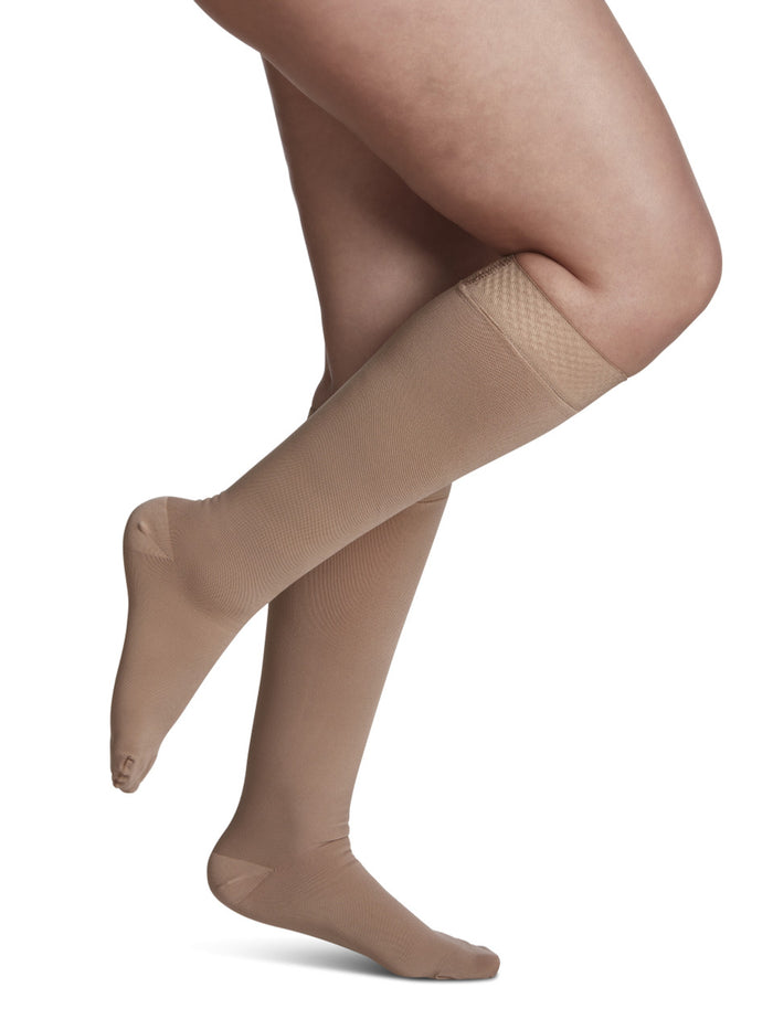 Sigvaris Secure Women's Knee High 40-50mmHg - Compression Level: Severe 40-50 MmHg - Unisex - Knee